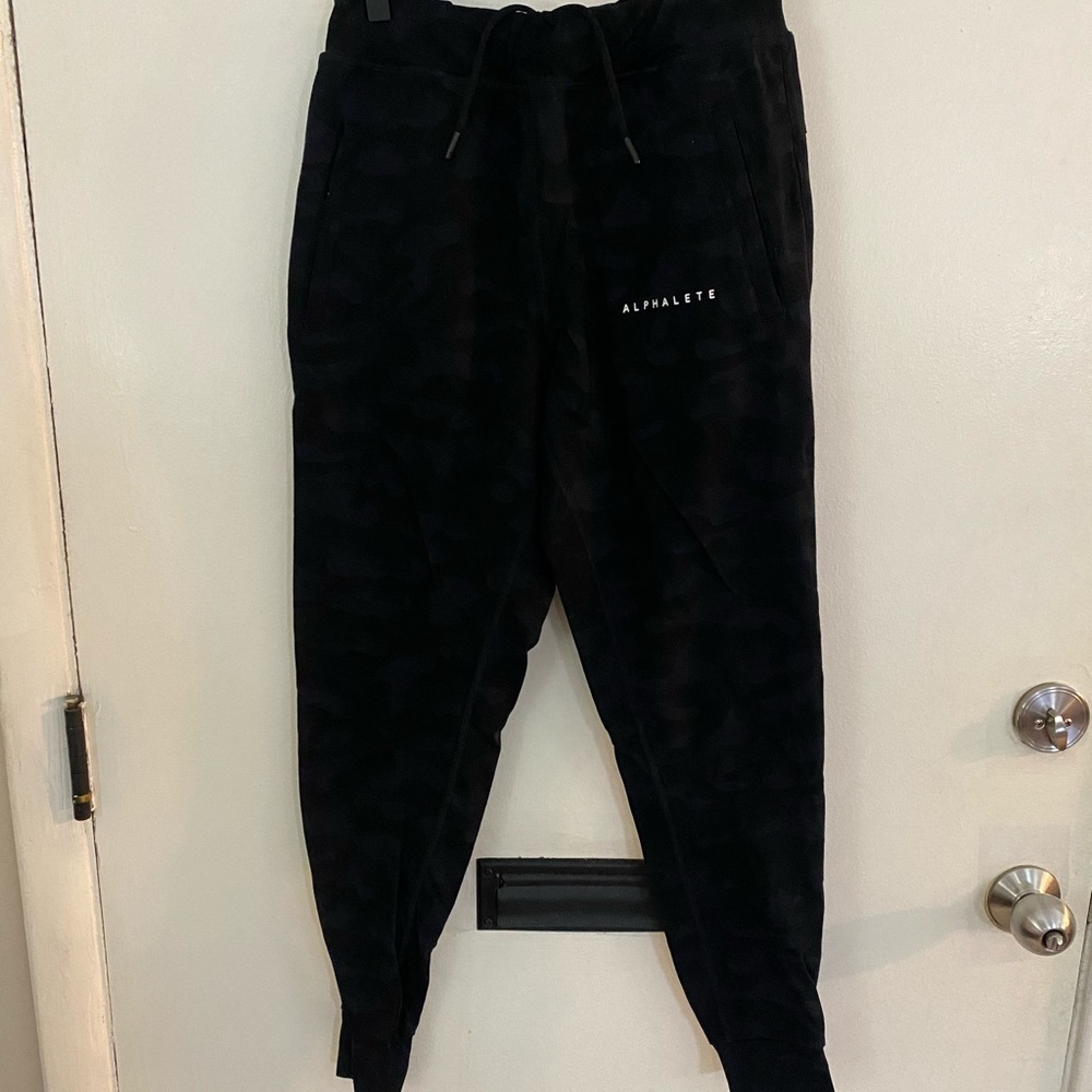 Alphalete joggers. Size: SMALL
